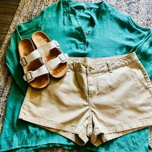 a.n.a Women's Med-Waist 3.5 Inseam Tan Shorts